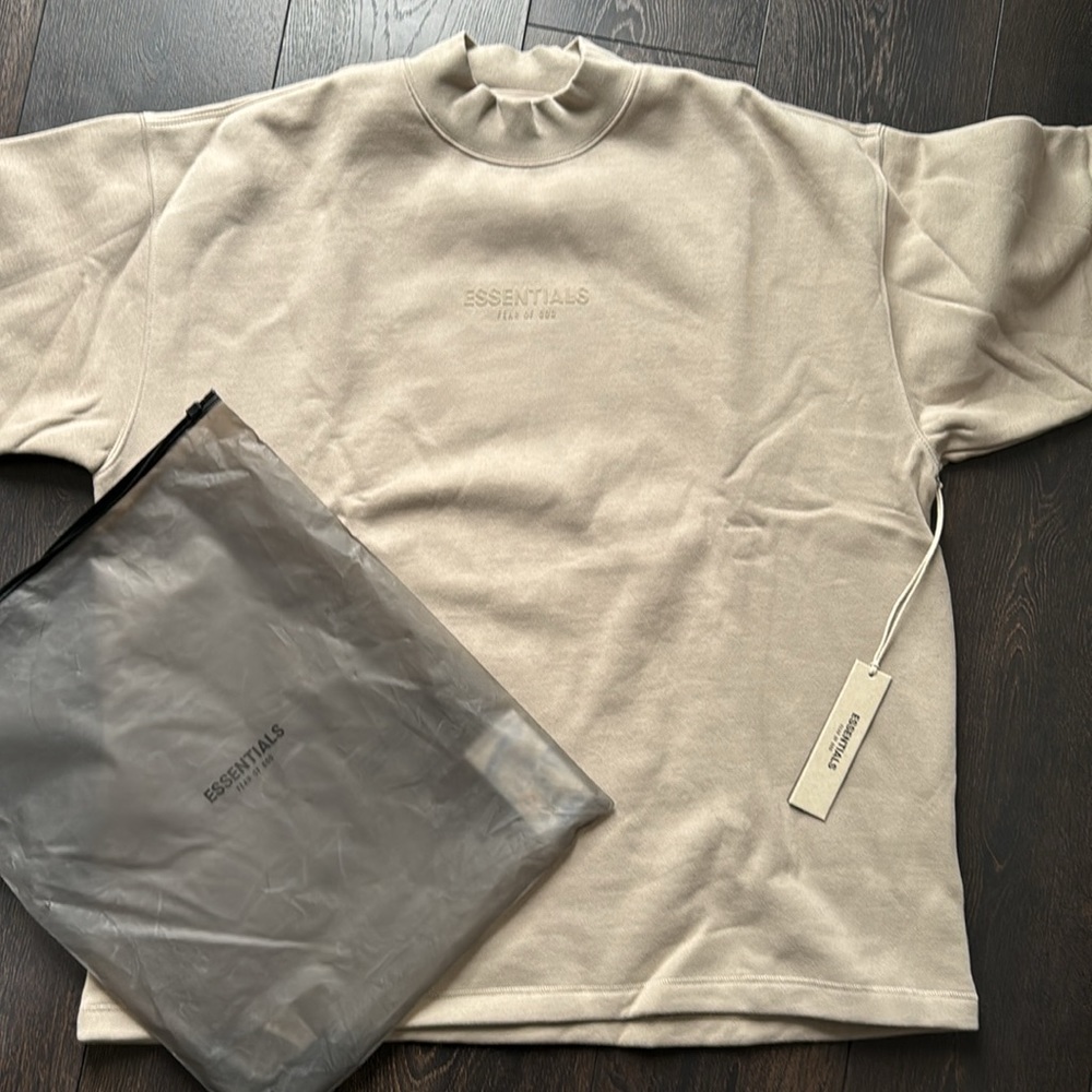 ESSENTIALS Fear of God relaxed crew neck in SMOKE for Men - size medium